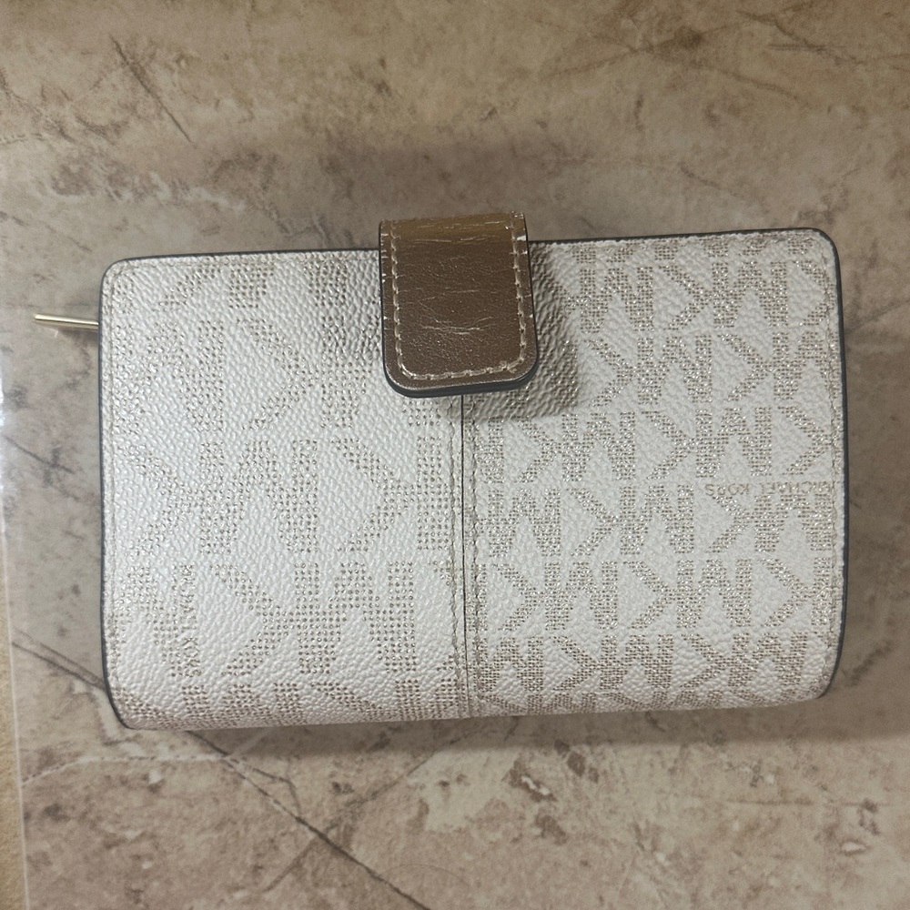 Stylish Cream and Tan Women's Bag